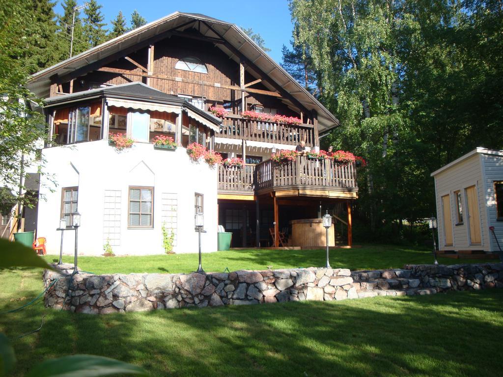 Cronin'S Guesthouse Bed & Breakfast Heinola Exterior photo